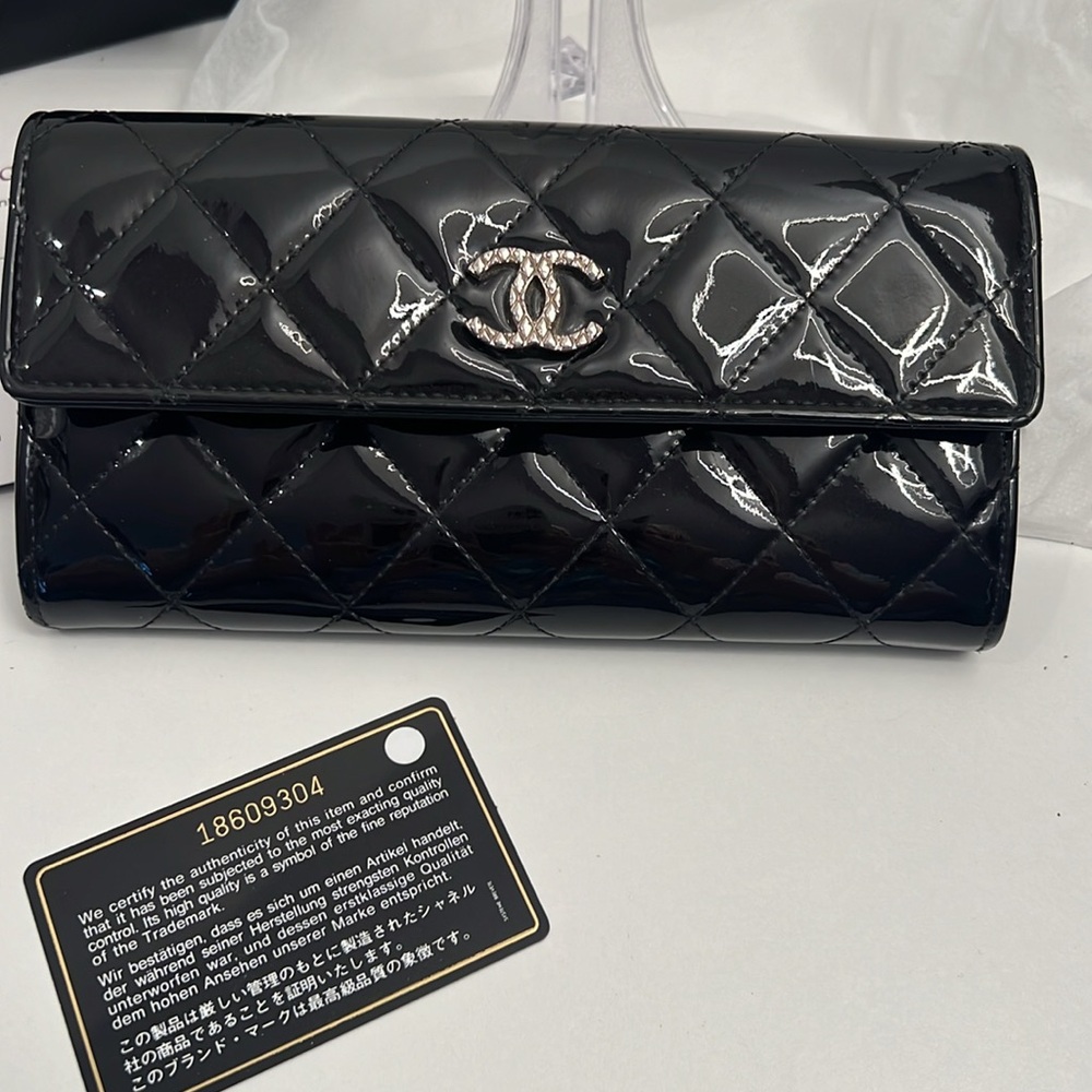 CHANEL BLACK PATENT LONG WALLET With authenticity card - Picture 7 of 11